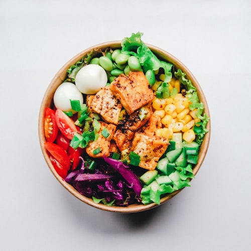 Colourful quinoa bowl with vegetables